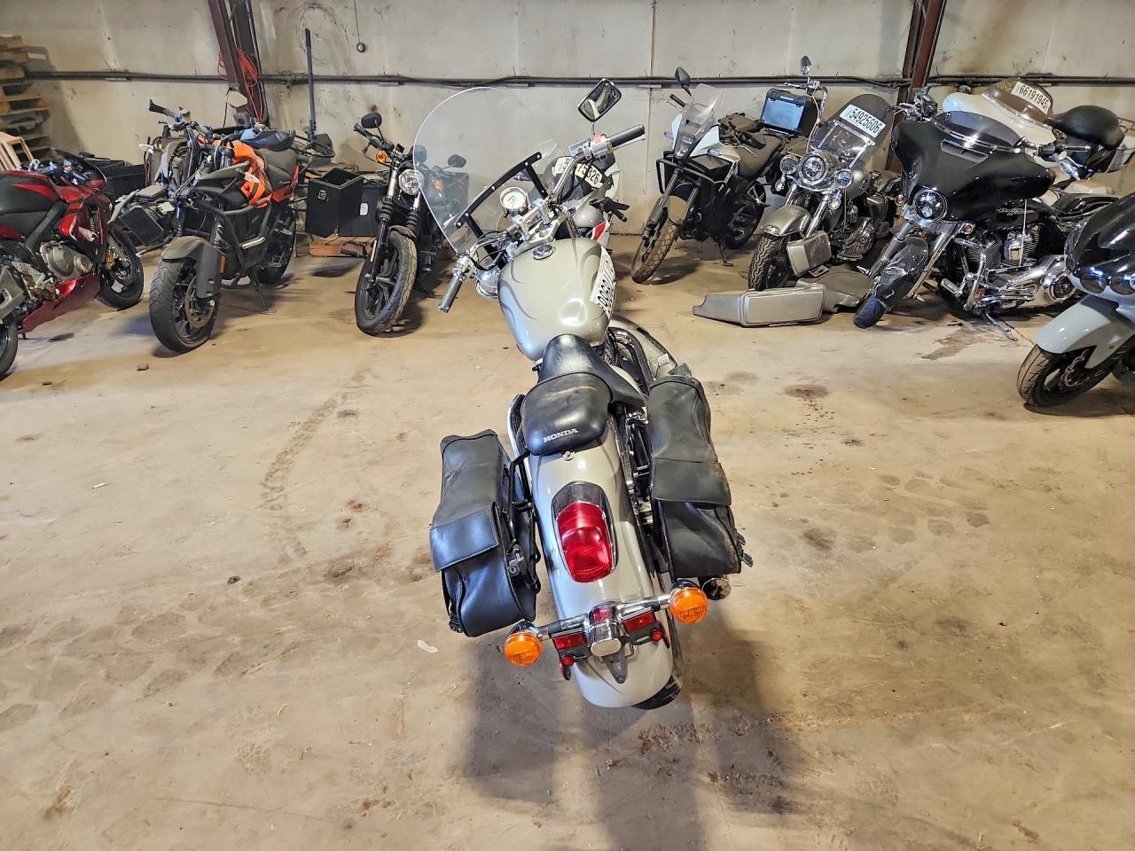 2002 Honda VT1100 C2