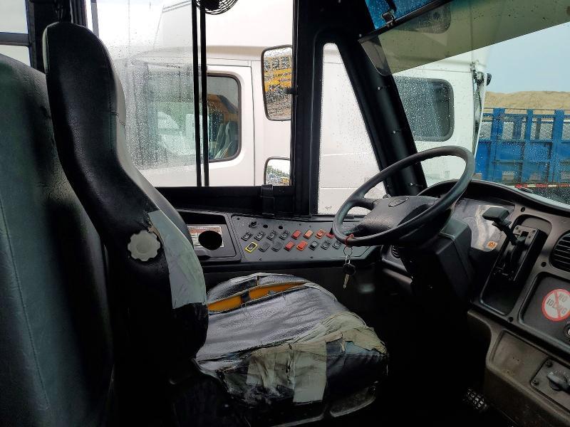 2011 Thomas SAF-T-LINER C2-School Bus