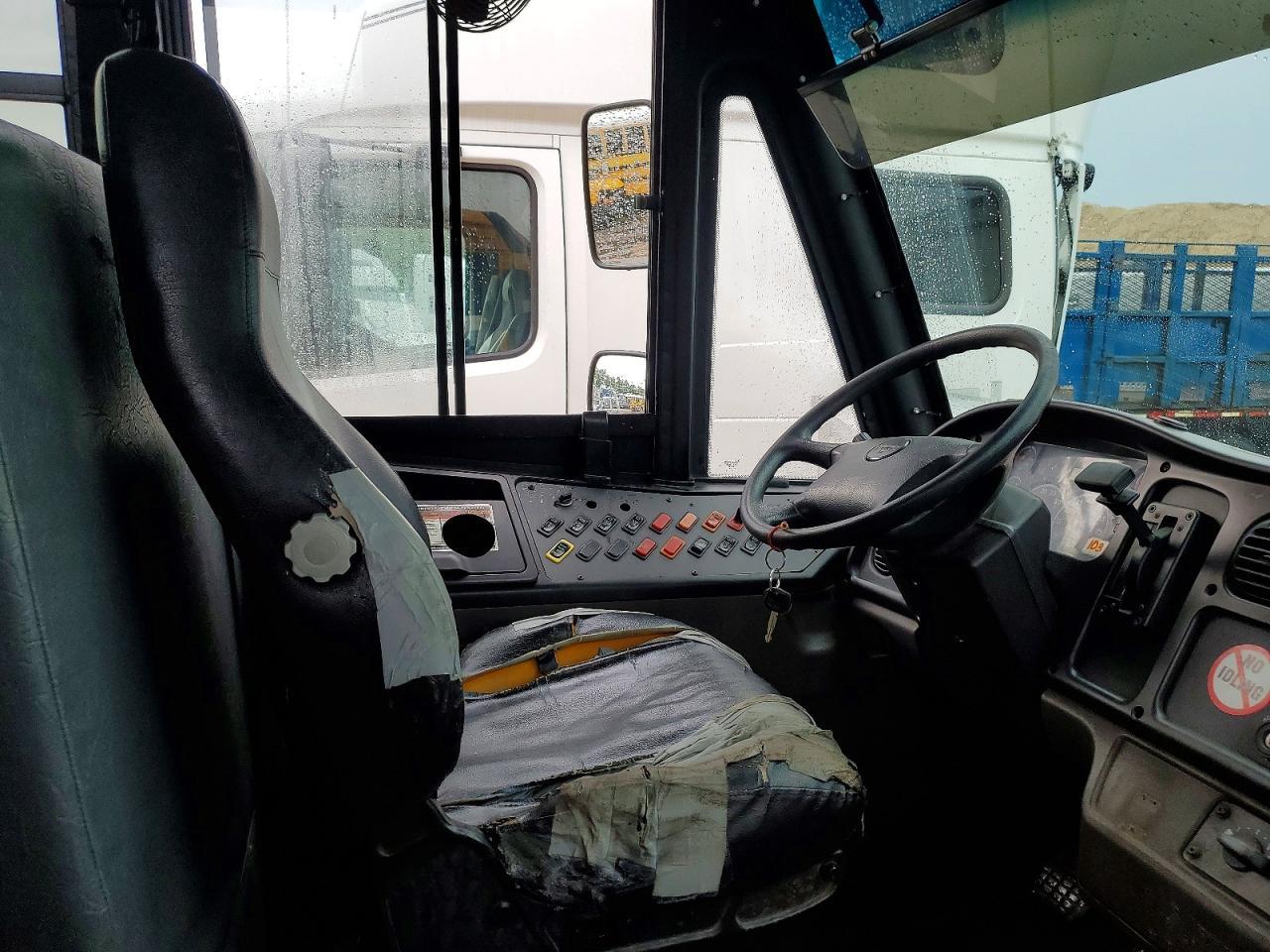 2011 Thomas SAF-T-LINER C2-School Bus