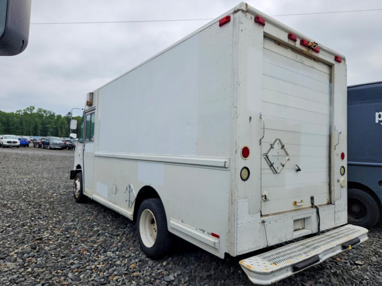 2001 Freightliner MT45 Chassis Delivery Truck