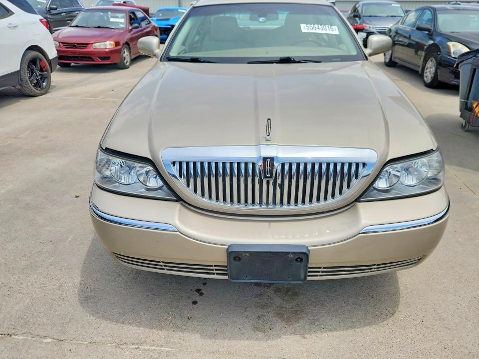 2011 Lincoln Town car Signature Limited