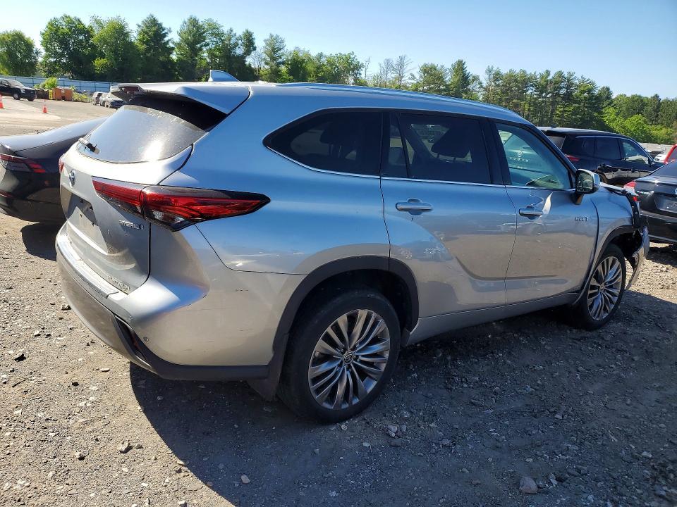 2021 Toyota Highlander Hybrid Platinum