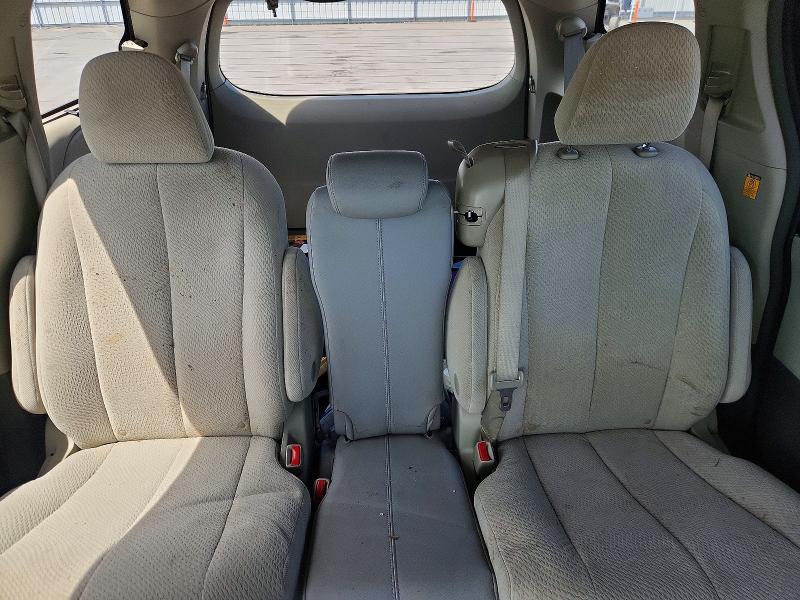 2011 Toyota Sienna le