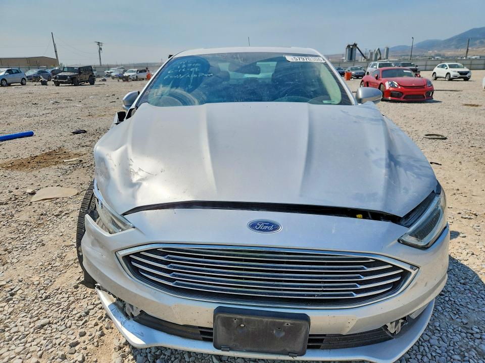 2018 Ford Fusion Titanium/platinum hev