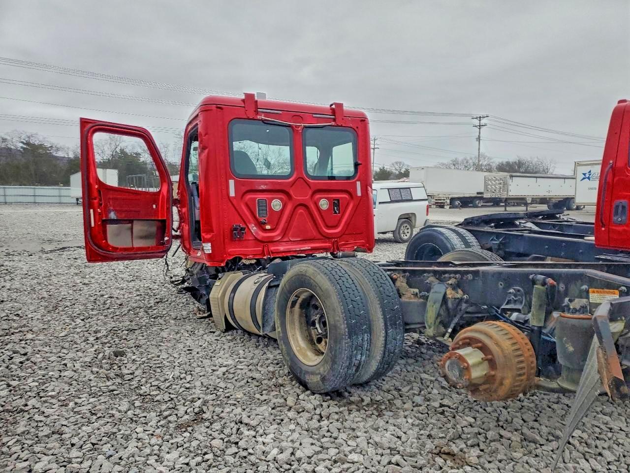 2015 Freightliner Truck Cab AND Chassis