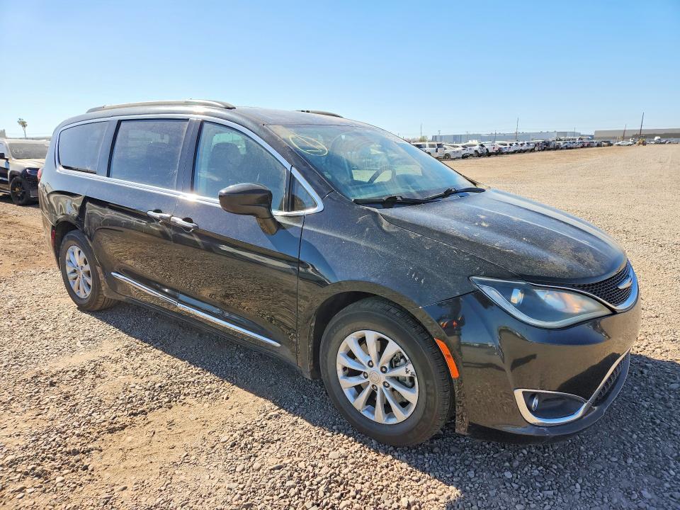 2017 Chrysler Pacifica Touring l