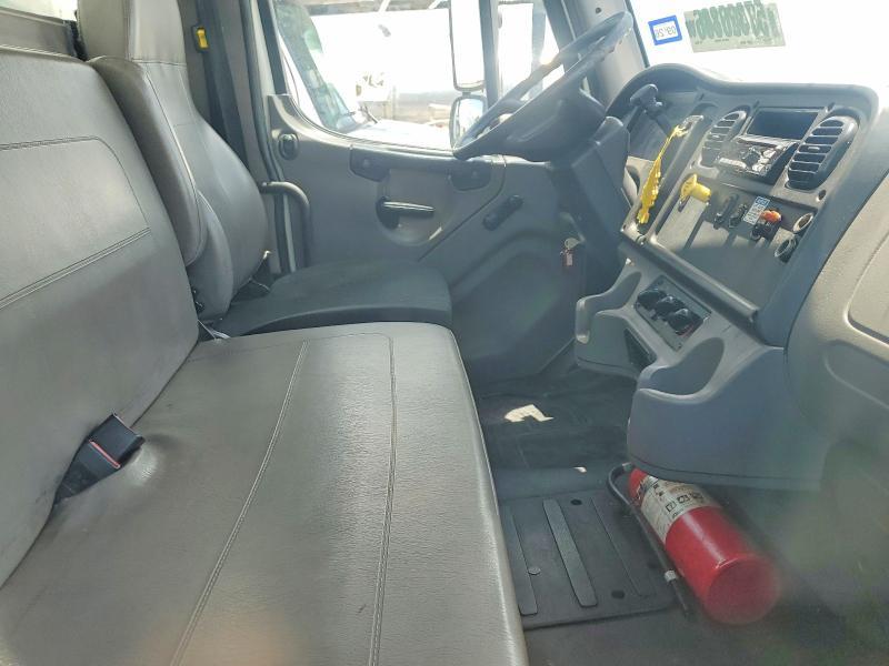 2014 Freightliner Business Class M2 BOX Truck