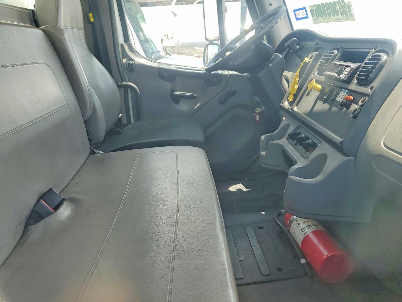 2014 Freightliner Business Class M2 BOX Truck