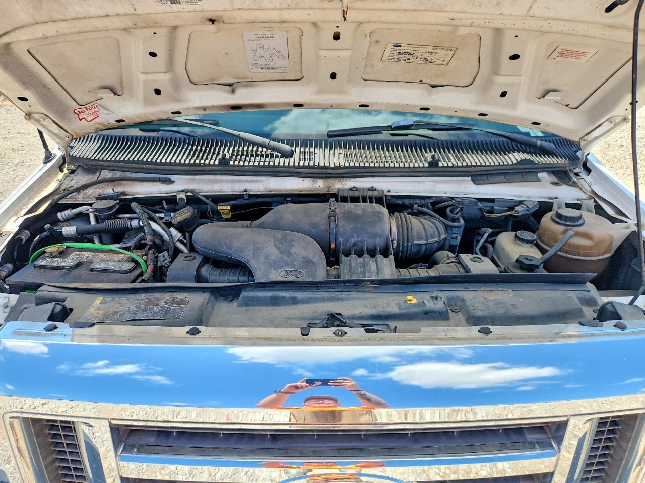 2011 Ford Econoline E450 Super Duty Cutaway Van