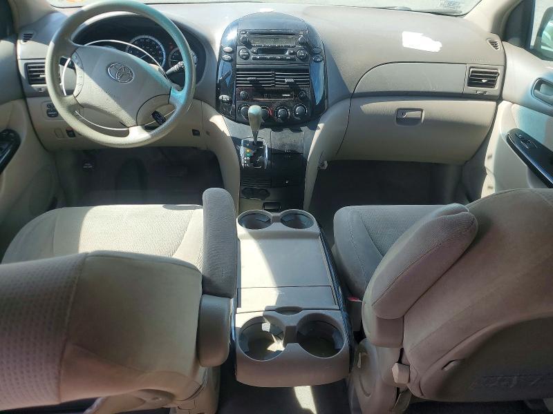2004 Toyota Sienna le 7 Passenger