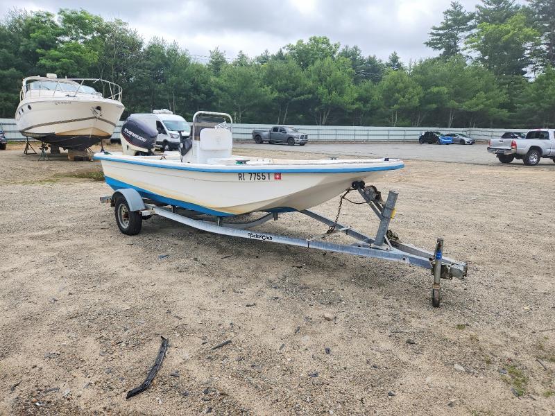 2002 Sundance Boats Inc. F17CC-Boat