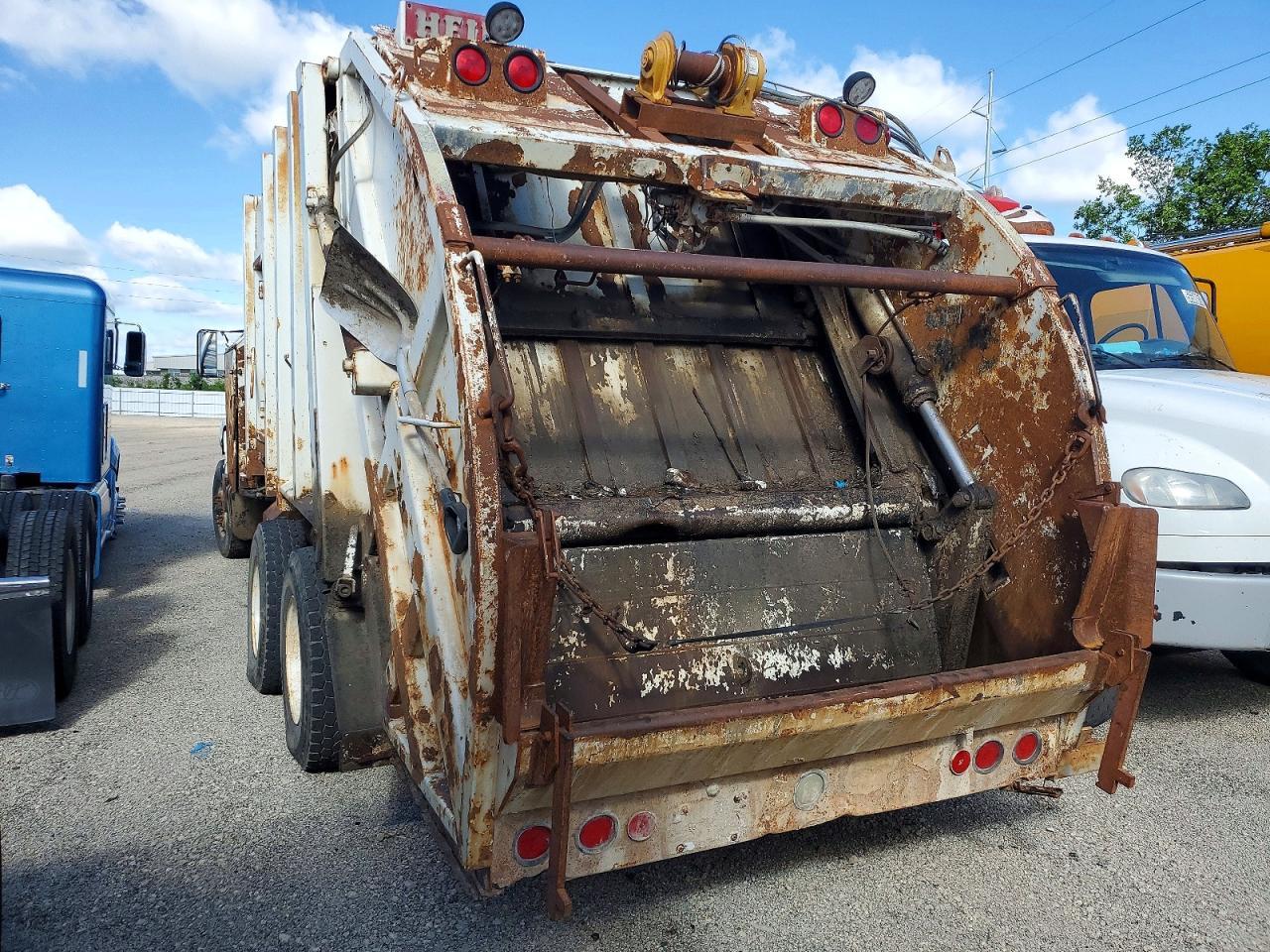 2000 Chevrolet C7 Refuse Truck