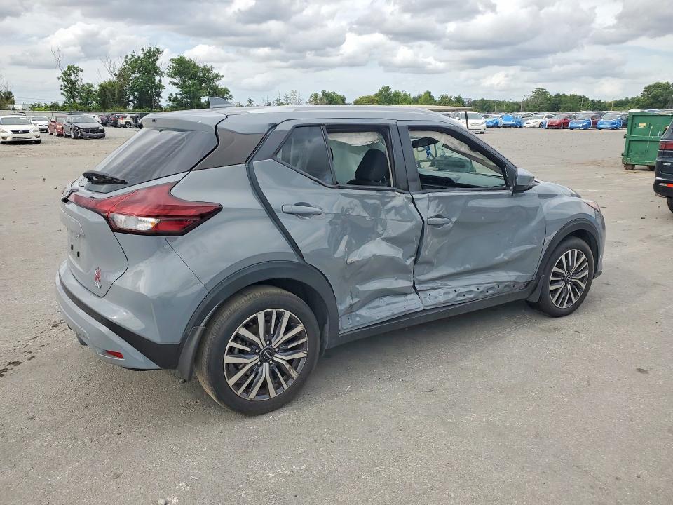 2022 Nissan Kicks sv