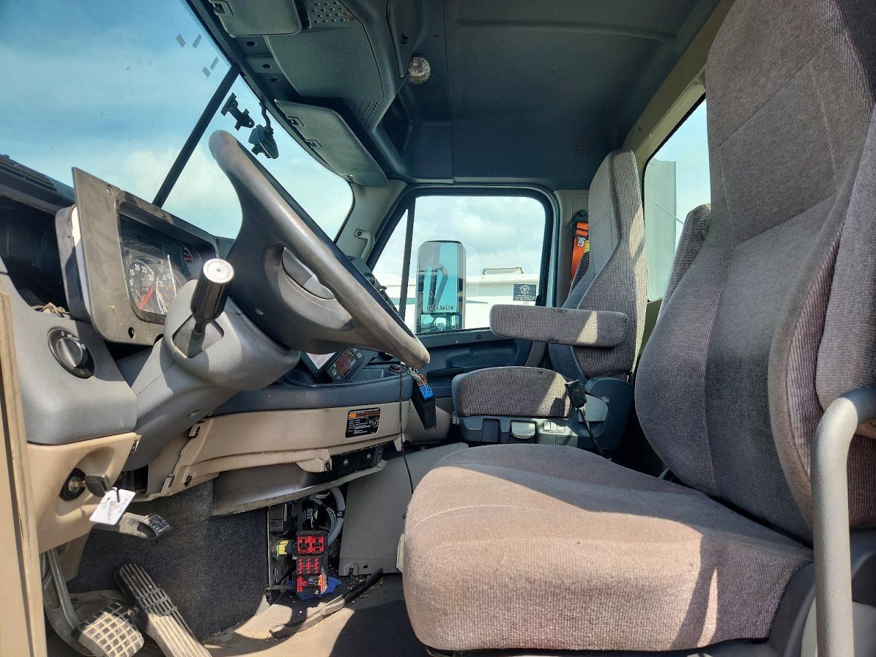 2017 Freightliner Cascadia 1-Semi Truck