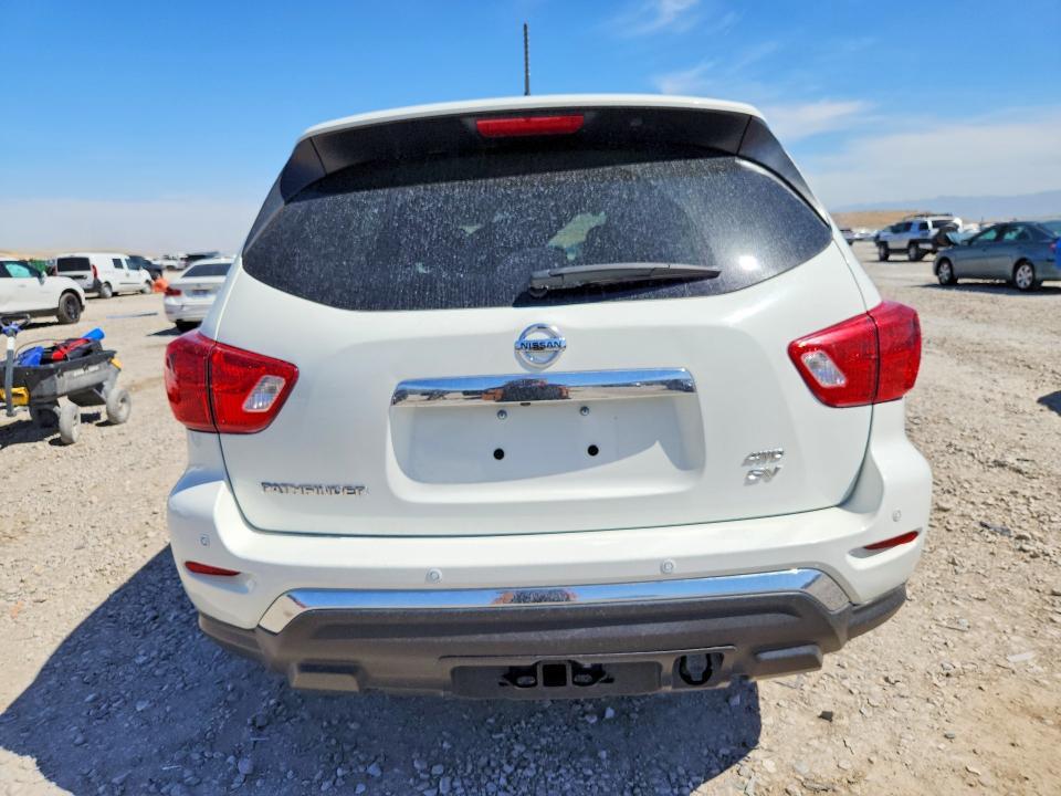 2017 Nissan Pathfinder sv