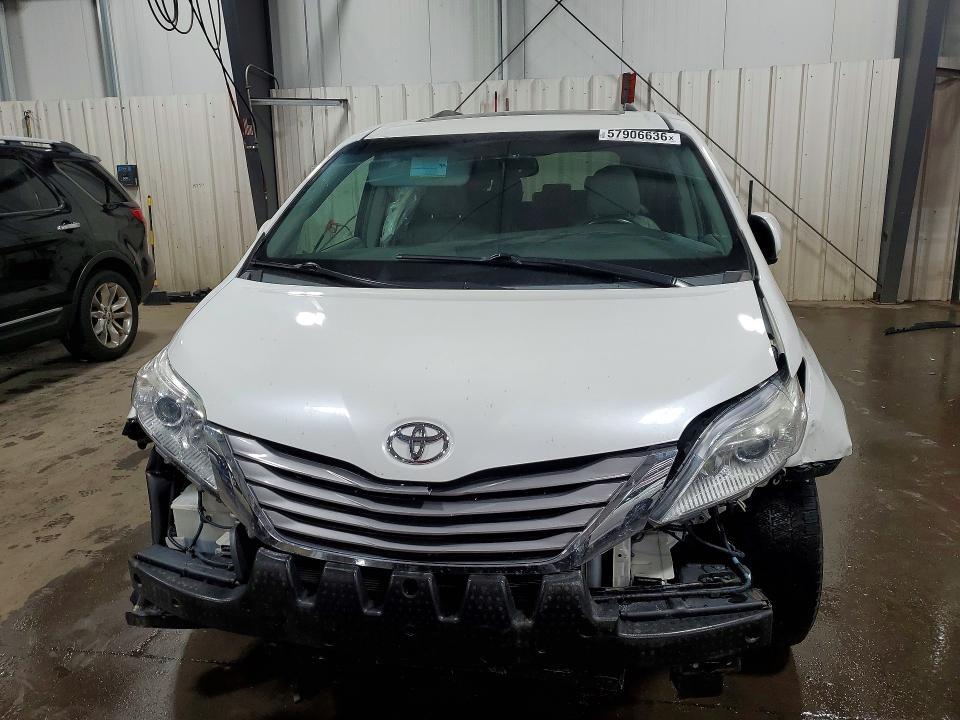 2015 Toyota Sienna xle 8-passenger