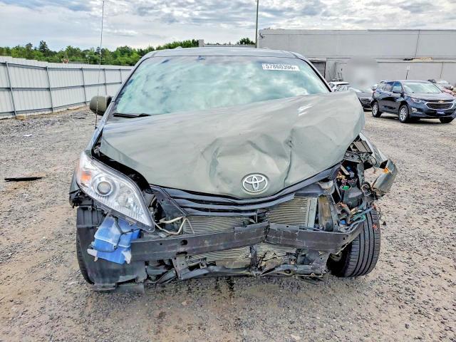 2011 Toyota Sienna le