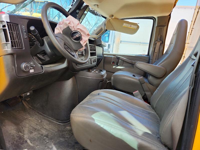 2022 GMC Savana box Truck