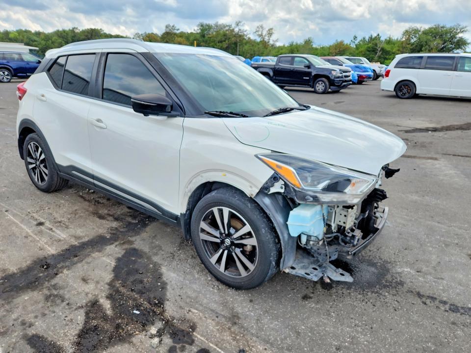2018 Nissan Kicks sr