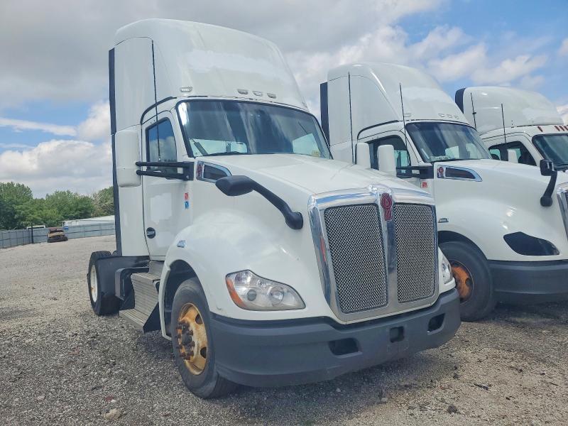 2017 Kenworth T680 Semi Truck