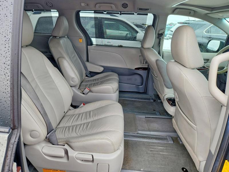 2012 Toyota Sienna