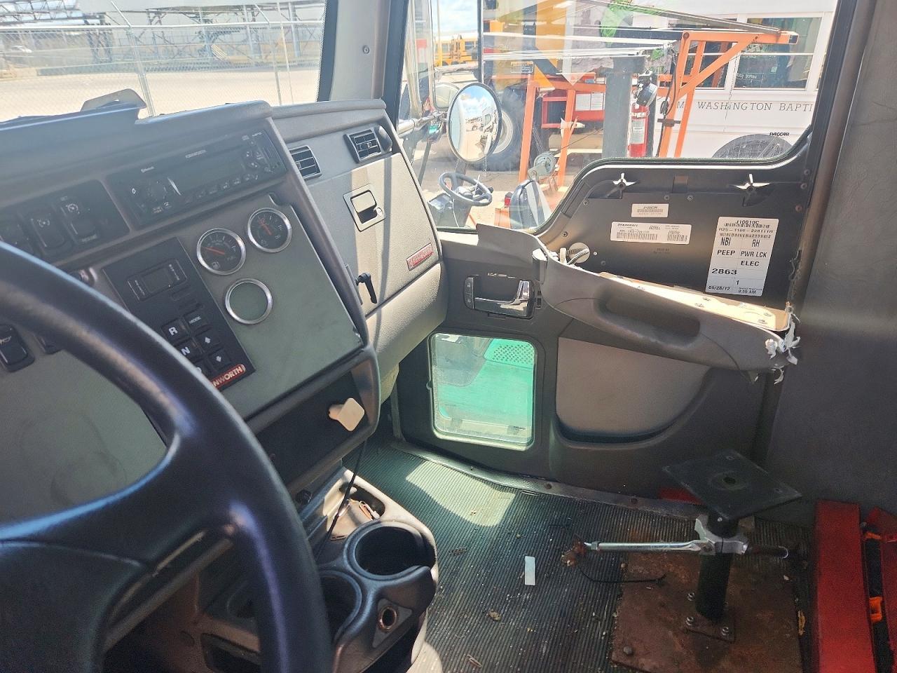 2013 Kenworth T370 BOX Truck