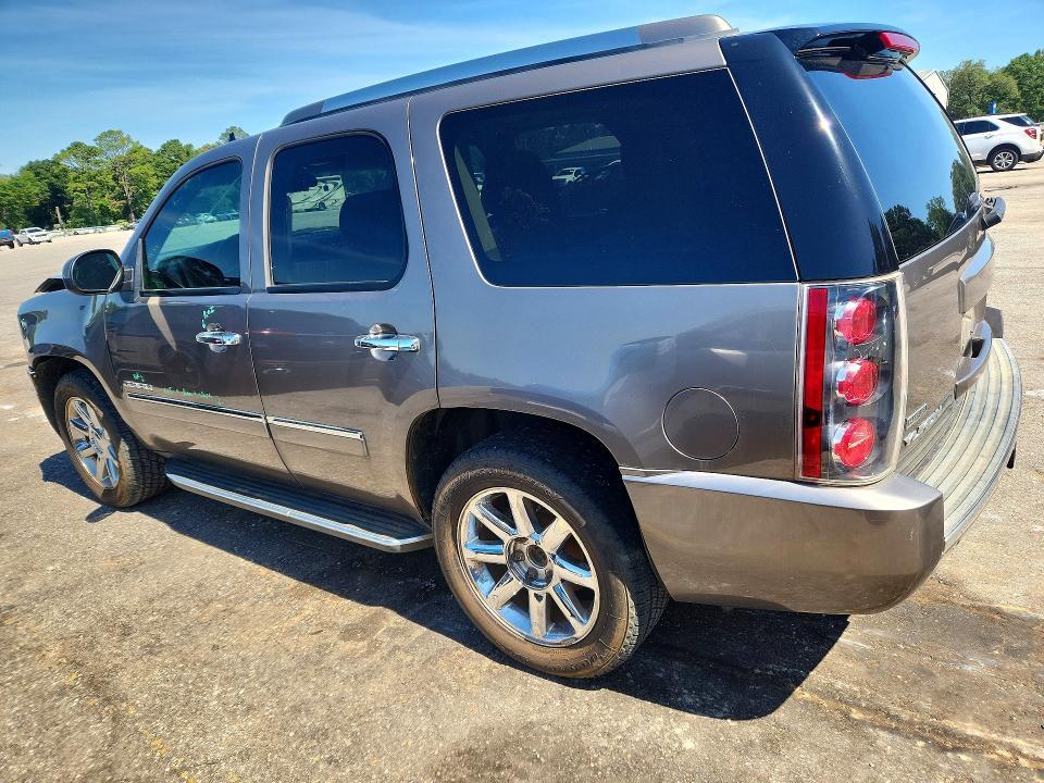 2012 GMC Yuk den