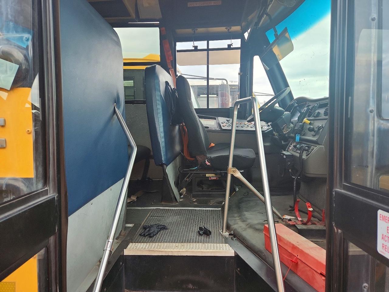 2009 Thomas SAF-T-LINER C2-School Bus