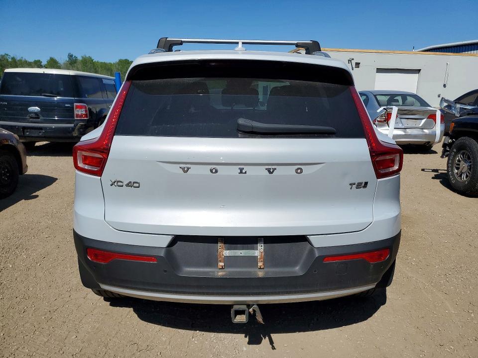 2020 Volvo Xc40 T5 Momentum