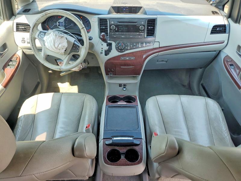 2014 Toyota Sienna xle 7-passenger