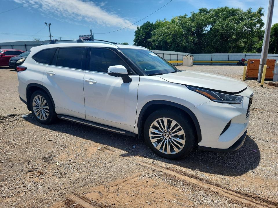 2023 Toyota Highlander Hybrid Platinum