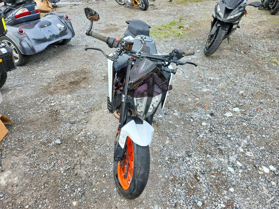 2020 KTM 890 Duke R