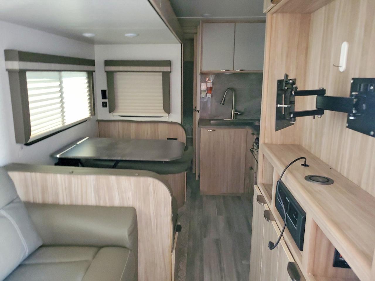 2021 Winnebago Minnie Camper