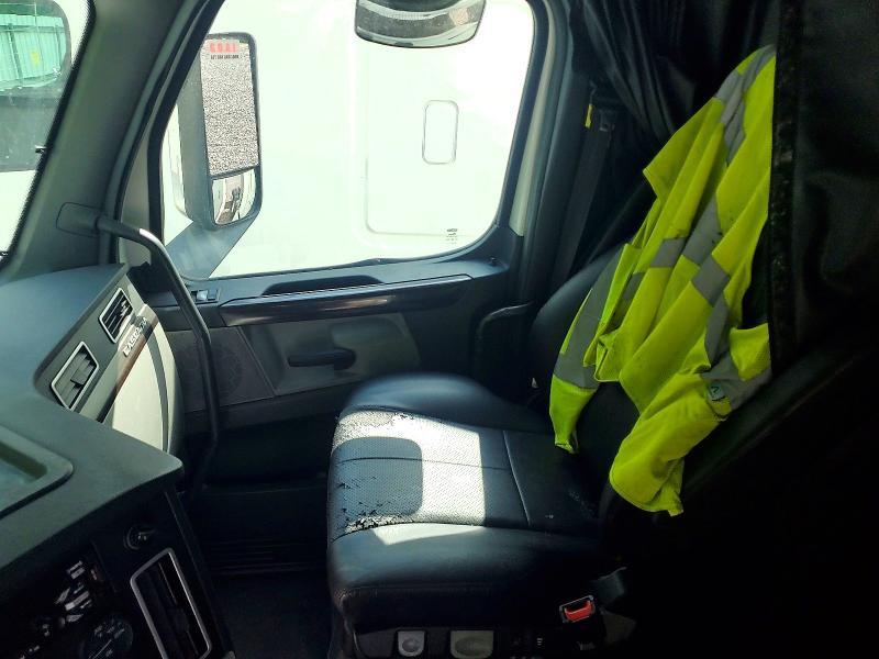 2020 Freightliner Cascadia 126 Semi Truck
