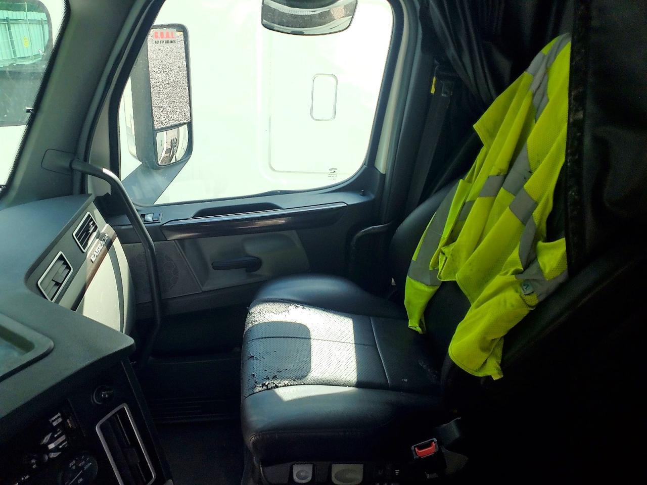 2020 Freightliner Cascadia 126 Semi Truck