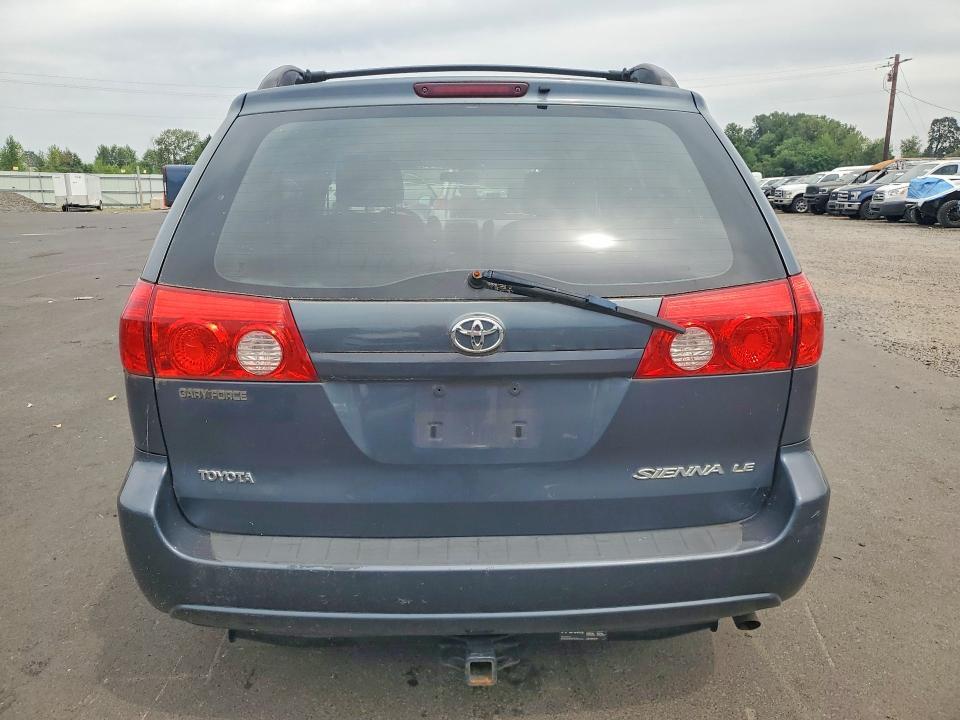2010 Toyota Sienna le 7-passenger
