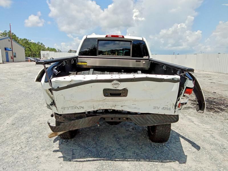 2015 Nissan Titan SV