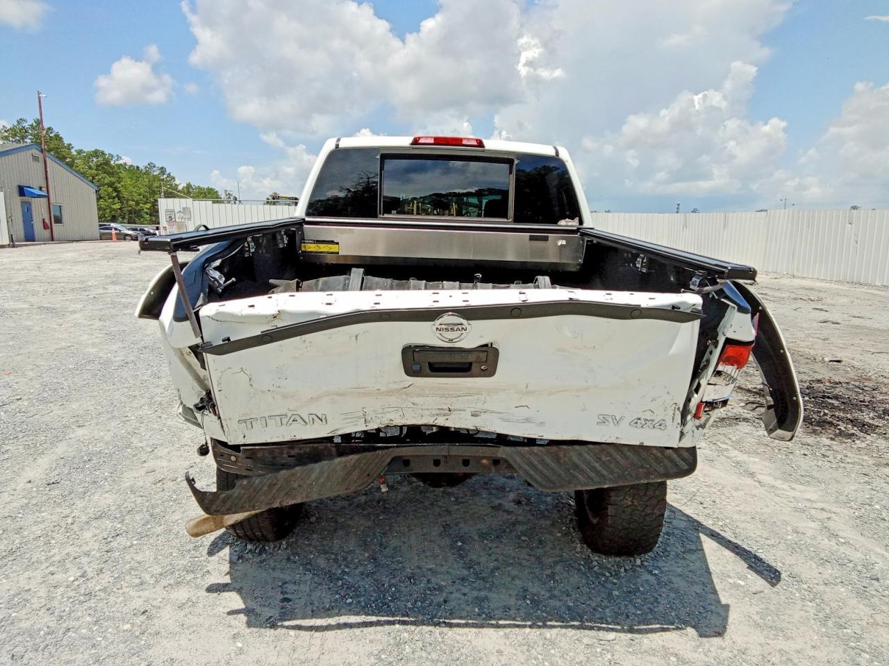 2015 Nissan Titan SV