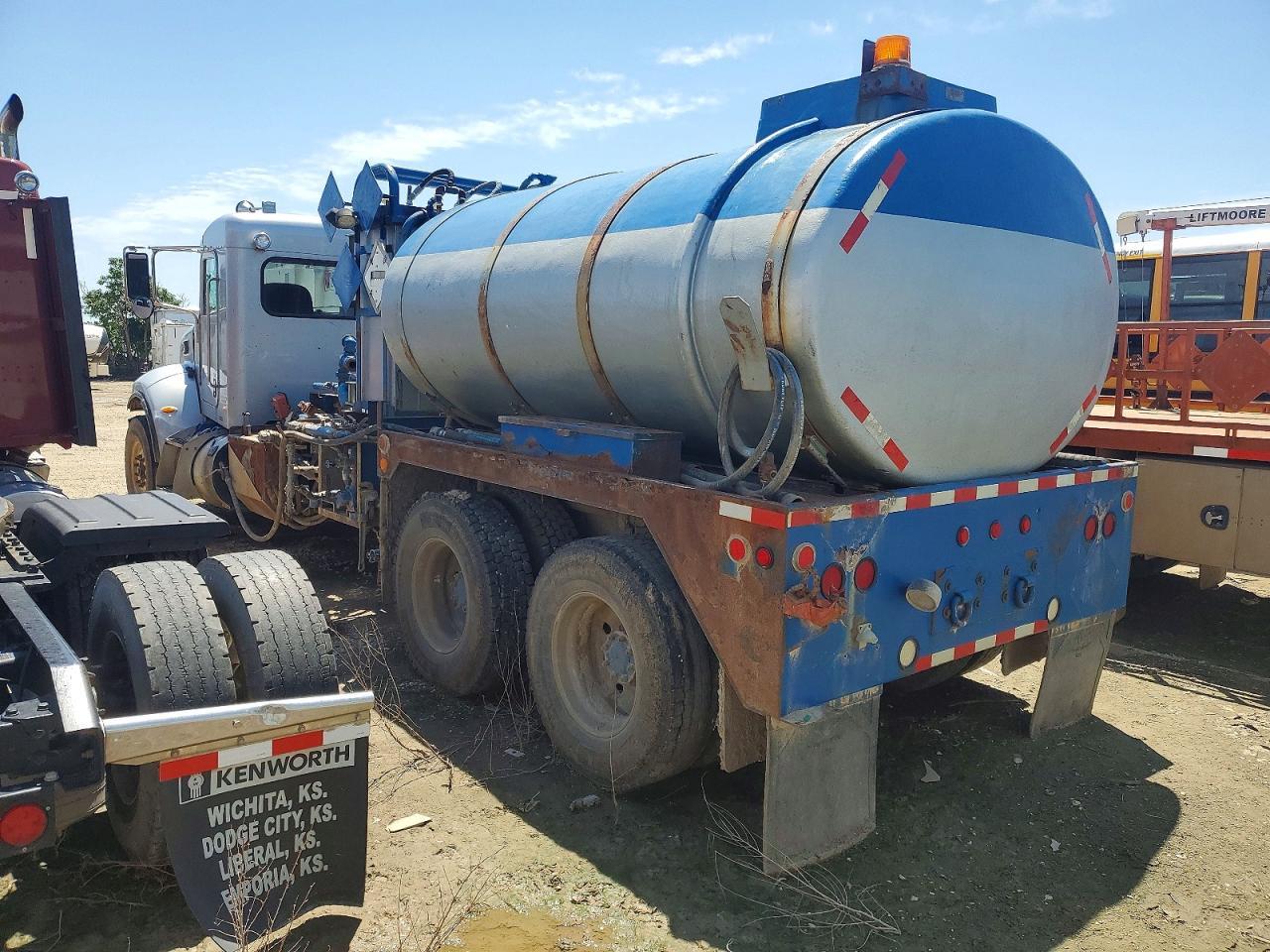 2015 Peterbilt 348 Fuel Truck