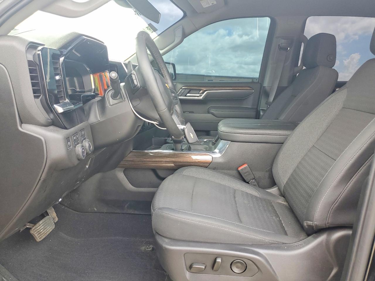 2025 Chevrolet Silverado K1500 LT