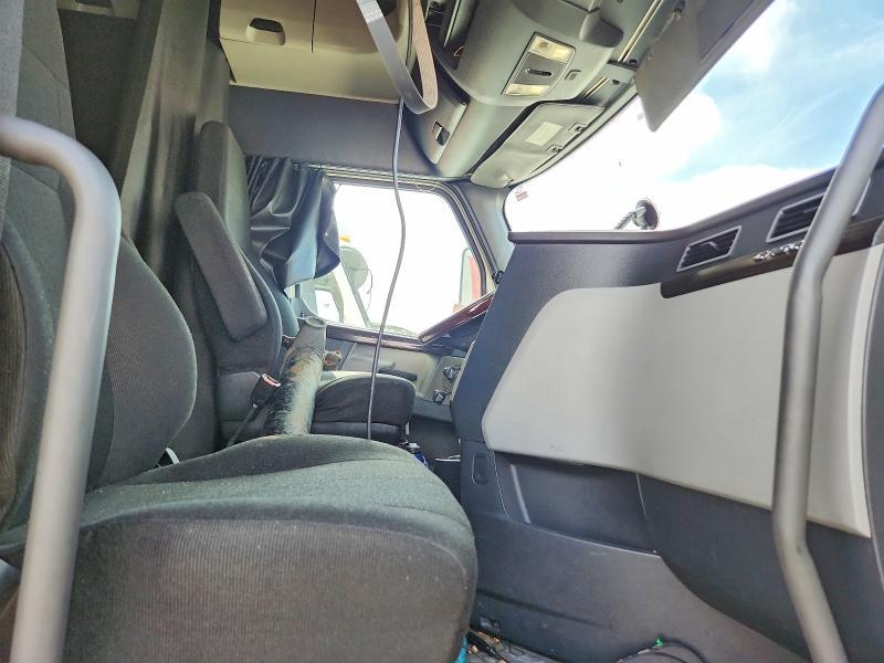 2019 Freightliner Cascadia 126 Semi Truck