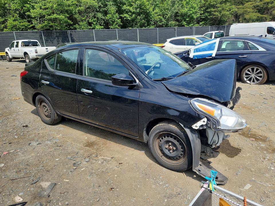 2018 Nissan Versa sv