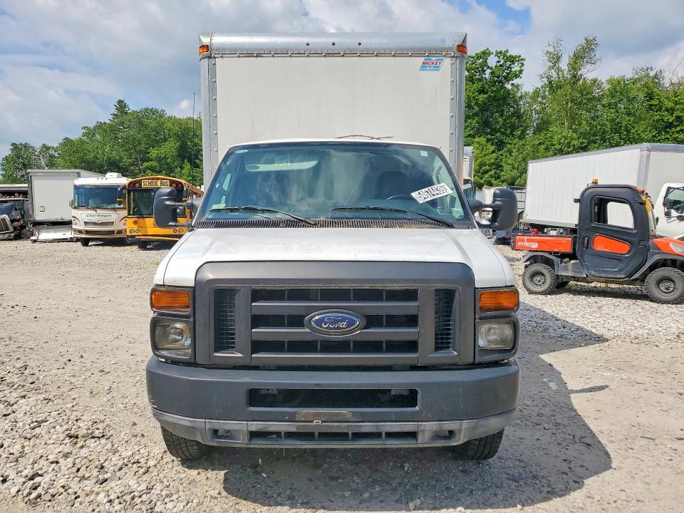 2011 Ford E450 box Truck