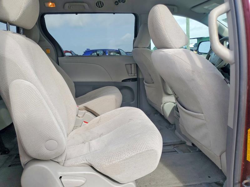 2012 Toyota Sienna le