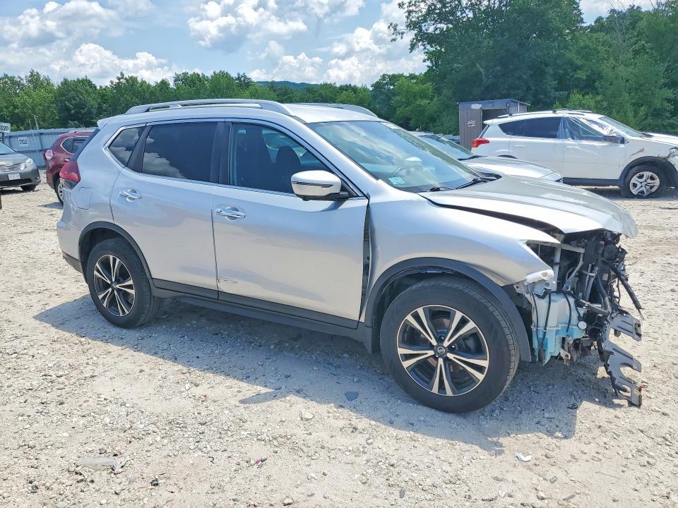 2020 Nissan Rogue sv