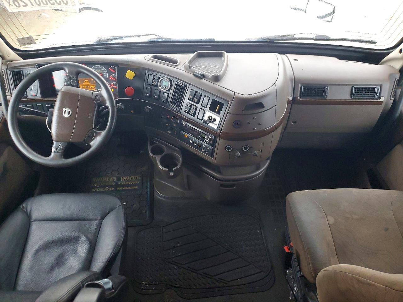 2018 Volvo VNL Semi Truck