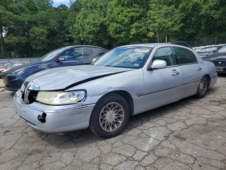 2001 Lincoln Town car Signature