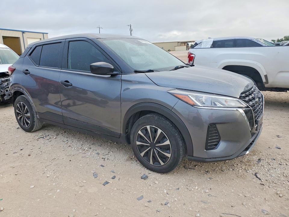 2022 Nissan Kicks s
