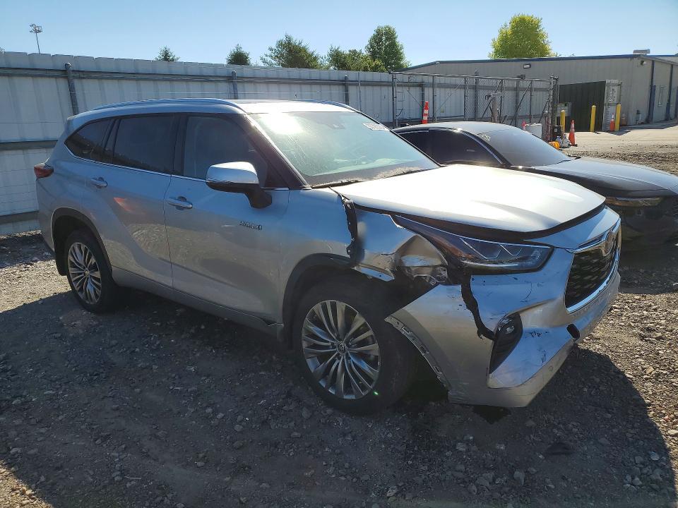 2021 Toyota Highlander Hybrid Platinum