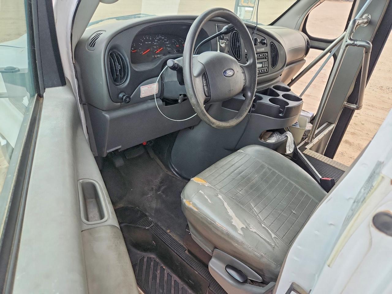 2008 Ford E350 Shuttle Bus
